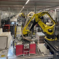 Robotar sköter det sista plocket på pall, som tidigare var ett manuellt moment. Foto: Simon Matthis