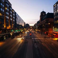 Sträckan på Vasagatan mellan Tegelbacken och Norra Bantorget är en av de gator som omfattas av det nya förbudet. Foto: Jānis Beitiņš/UNsplash