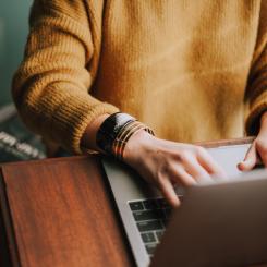E-handelsoptimism trots lågkonjunktur  Foto: christin hume/unsplash