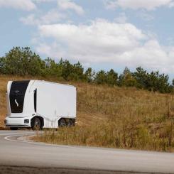 "Vi tror att robotik och autonom teknologi bör samverka med och för människor för att förbättra arbetet, säger Harry Chase, Senior Director, Central Materials på GE Appliances". Foto: Einride