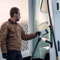 Möjligheterna för tunga transporter att elektrifieras ökar.  Foto: OKQ8