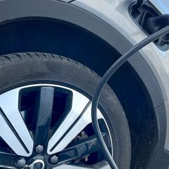Däckrazziorna genomförs i anslutning till Polisens trafikkontroller. Foto: Däckrazzia