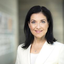 Katherina Reiche, minister för BMWi, Tysklands närings- och energidepartement, håller med om mycket av kritiken. Man hänvisar till förändrade geopolitiska villkor, överoptimistiska antaganden och regulatorisk osäkerhet som orsaker till förseningen. Foto: BMWi, Tysklands närings- och energidepartement.
