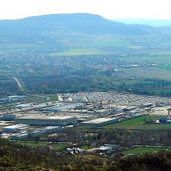Zuzukis bilfabrik i Esztergom i Ungern. Foto: Wikipedia Common. Kredit: Villy