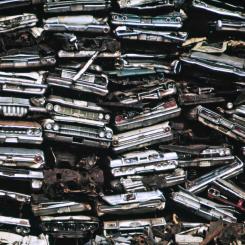 Det finns 285,6 miljoner motorfordon på EU:s vägar och varje år blir cirka 6,5 ​​miljoner fordon uttjänta. Foto: documerica / unsplash