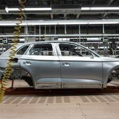 Ska verkligen Europas politiker med öppna ögon riskera att köra den europeiska fordonsindustrin som är en motor för tillväxt och välstånd i diket. Detta  samtidigt som europas globala konkurrenter, USA och Kina, fortsätter att dominera marknaden, frågar sig Bo Ericsson. Foto: carlos aranda/unsplash