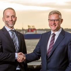 Carl-Johan Hellner Chief Operating Officer Ports Terminals Stena Line och David Huck Chief Operating Officer at Peel Ports Group Foto: Stena Line