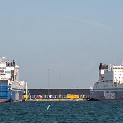 Finnlines-fartygen Finnpartner (till vänster) och Finntrader (till höger) i Malmö april 2026. Foto: ArildV/wikimedia Commons/https://commons.wikimedia.org/wiki/File:Finnlines_Malm%C3%B6_April_2026_01.jpg