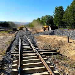 Signaltekniska arbeten utfördes nyligen på Kongsbergs station. Detta ledde till en enklare och effektivare körning av tågen från Sørlandsbanen till och från Numedalsbanen. Samtidigt förnyades virkesterminalen på Flesberg och banans trafiksäkerhetssystem uppgraderades. Fot0: Norges Järnvägsdirektorat