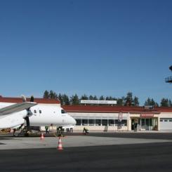 Enligt rapporten har flyget blivit allt viktigare för samhällsviktig verksamhet som totalförsvar, räddningstjänst och ambulansflyg. Foto: Örnsköldsviks kommun