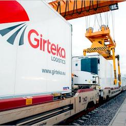 Intermodala transporter, likt multimodala transporter, kombinerar olika transportsätt för att optimera effektiviteten och minska utsläppen. Foto: Girteka