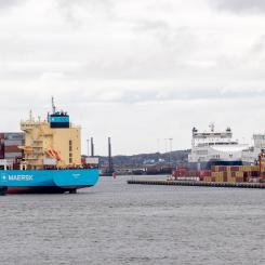 Efter lossning och lastning, seglar Laura Maersk vidare mot Bremerhaven. Foto: APM Terminals