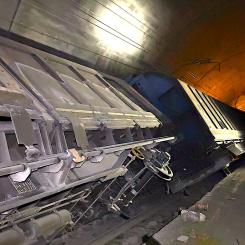 Skadade vagnar i Gotthard-tunneln. Foto: Schweiziska tågoperatören SBB, CFF FFS SBB CFF FFS