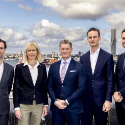 På bilden ser vi från vänster till höger: Jens Magnusson, Corporate Account Manager, STX Group, Anna Svensson, head of project management, Greencarrier AB, Patrik Westræus, head of sustainability, Greencarrier AB, Carl Otto Lindsjö, Sales Trader, STX Group, Sead Keric, Managing Director STX Group.
Fotograf: Carlo Baudone