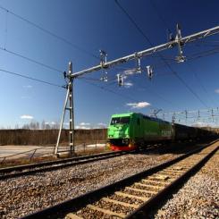 Green Cargos Re lok 1428 med svenskt industrigods i vagnarna. Green Cargo AB