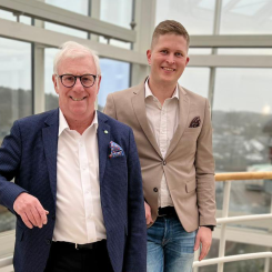 Stefan Björk, ägare av Greencarrier Group och Nicolas Myrén, VD för Maritime Transport & Agencies. Foto: Greencarrier