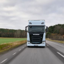 Scania och Girteka inleder ett ambitiöst samarbete inom hållbara transporter. Foto: Scania