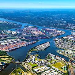 Containeromsättningen steg i hamnen med 0,9 procent till 5,97 miljoner TEU. Foto: Martin Elsen / HHLA