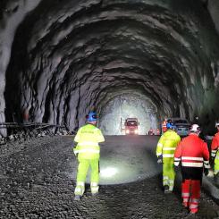 Totalt är två av tre kilometer av Hestnestunneln färdigställda. Framstegen är goda och arbetet går enligt tidtabell. Foto: Bane NOR