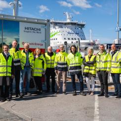 Det två veckor långa testet vid Majnabbeterminalen för Stena Lines Tysklandstrafik visade att den vätgasdrivna generatorn kan användas som en alternativ energikälla för fossilfri el i hamnar. Foto: Hitachi Energy
