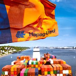 Med en frisk bris och Hapag-Lloyd-flaggan hissad lämnar "Al Nefud" (mer än 19 000 TEU) hamnen i Hamburg. Foto: Hapag-Lloyd