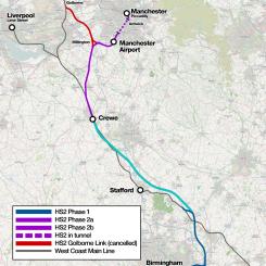 Karta över den år 2023 inställda höghastighetssträckan Birmingham-Manchester HS2, som visar fas 2a och 2b och Golborne Link. Klicka på krysset högst till vänster för större och mer komplett bild. Karta: Wikipedia Common, kredit: Cnbrb och ytterligare en författare