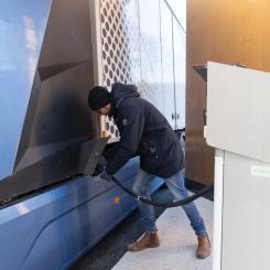 Alliansen jämför utrullningen av vätgasfordon och tankstationer med hur utbyggnaden av mobiltelefonnät drev den snabba ökningen av mobilanvändning i början av 2000-talet. Foto: Hydri