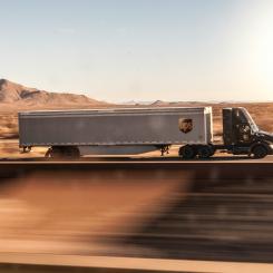 I USA föreslås AMERICA DRIVES Act, som kan tillåta Level 4- och Level 5-lastbilar att köra på motorvägar utan förare eller fjärrstyrning. Foto: alex quezada/Unsplash