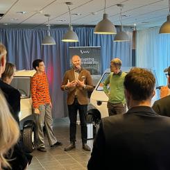 Eva Sunnerstedt (jury Miljöbästa Bil), Lars Strömgren (Trafikborgarråd i Stockholm) och Mattias Goldmann (jury Miljöbästa Bil). Foto: Gröna Mobilister