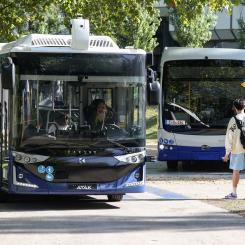 Ett av mässans dragplåster är "Bus Display", där besökare kan se fordonen i drift på ett 500 meter långt demonstrationsspår. Foto: Innotrans 2024