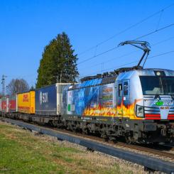 Intermodalt tåg med vagnar. Foto: TX Logistik