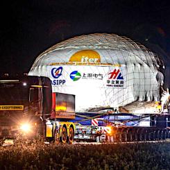 En 330 ton tung kryostat anlände till ITER:s byggplats i franska Cadarache i oktober efter fem nätters transport från hamnen i Berre-l’Étang. Komponentens längd är 22 meter och bredd nära 11 meter.
Foto: ITER Organisation