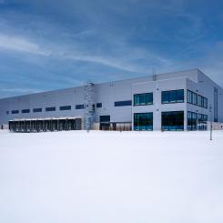 Anläggningen har en yta på 20 500 kvm som vid behov kan delas upp i två separata enheter på 10 811 kvm respektive 9 695 kvm. Foto: Verdion