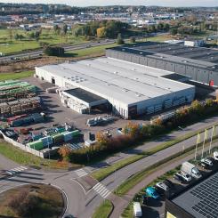 Placeringen nära större vägar gör det möjligt att nå ut till hela regionen med korta transporttider. Foto: Kesko Sverige