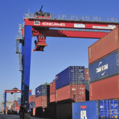 Cosco Sjipping köper 11 RTG-kranar av Konecranes. Foto: Konecranes