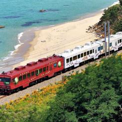 Parallellt med höghastighetslinjerna fortsätter Sydkorea även att utveckla turistinriktade tågupplevelser där själva resan står i fokus.  Foto: WalkintoKorea/ Korail