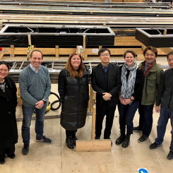Representanter för AISIN med Chief Electric Leader Mr Shizuo Abe i täten träffar Elonroads CEO Karin Ebbinghaus och COO Anna Wieslander i Lund. Foto: Elonroad