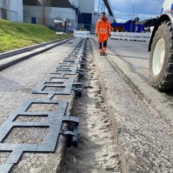 Teststräcka med induktionsspolar kan ladda elfordon med upp till 300 kilowatt. © EnBW