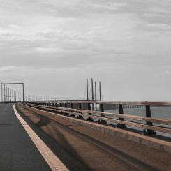 Fler människor, bilar och gods tar sig över Öre­sund, visar Øresundsindex/Trafikstatistik för årets andra kvartal. Foto: Laurenz Heymann/Unsplash