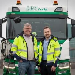 Från vänster: vänster: Lars Reinholdsson Styrelseordförande LBC Frakt i Värmland AB, Anders Lööf VD LBC Frakt i Värmland AB. Foto: LBC Frakt