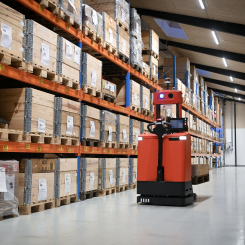 Med den nya LogiRobot satsar Logitrans på semiautomatisk pallhantering utan IT-integration. Enligt företaget är det ofta de sista 20 procenten av automationen som medför komplexitet, risker och ökade kostnader. Foto: Logitrans