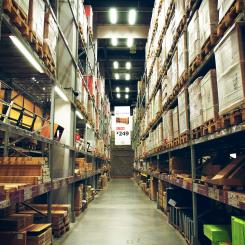 YH-utbildningen Logistik och Supply Chain är en tvåårig eftergymnasial utbildning som riktar sig till den som vill arbeta med planering, analys och optimering inom logistikflöden.   Foto: tommao wang/unsplash