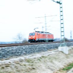 Enligt myndigheten är det utbildningsanordnarens ansvar att säkerställa tillräckligt med praktikplatser, men kommunen förklarar bristerna med att tågoperatörerna inte haft möjlighet att tillhandahålla handledare. Foto: markus spiske/unsplash