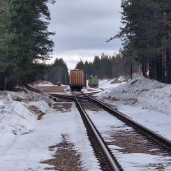 Järnvägsterminalen i Malungsfors i Dalarna sett från Råbergsvägen. Foto: Leojth/Wikimedia Commons/https://commons.wikimedia.org/wiki/File:J%C3%A4rnv%C3%A4gsterminalen_i_Malungsfors_20240330.jpg