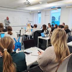 Yrkeshögkskolans generaldirektör Magnus Vallerå besöker IHM Malmö. Foto: IHM