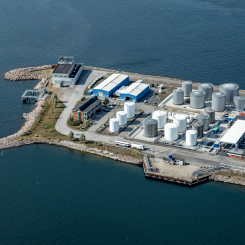 Driftstart av den nya cisternern och kajen planeras till början av 2026. Foto: Wibax