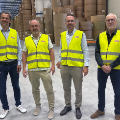 Jula Logistics VD Lennart Karlsson, Pietro Montebovi, Infrastructure Manager, infrastrukturminister Andreas Carlsson samt Simon Zubeyde. Foto: Jula Logistics
