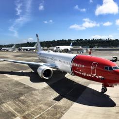 Norwegian-plan på marken: (EI-FYB) Boeing 737-8 MAX. Foto: Wikimedia Commons. Kredit: Norwegian.