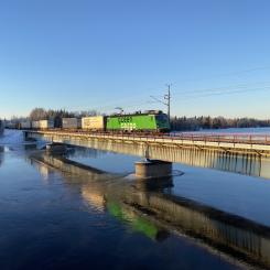 Intermodal transport med MB-lok över Luleälven. Foto: Green Cargo AB