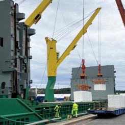 Nytt logistikupplägg ger klimatsmartare export av svensk pappersmassa via Göteborgs hamn. Foto: APM Terminals
